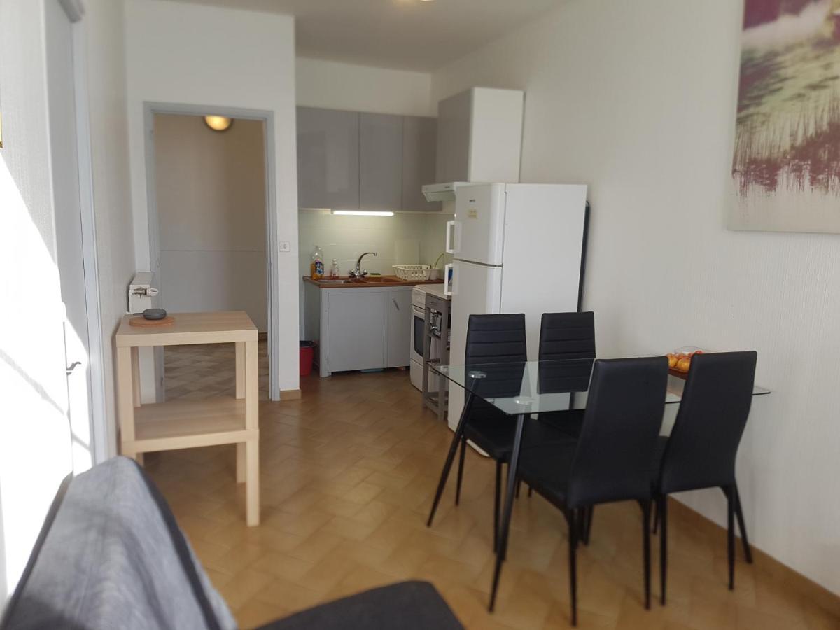 Appartements Coeur De Village Сен-Жан-дю-Брюэль Экстерьер фото