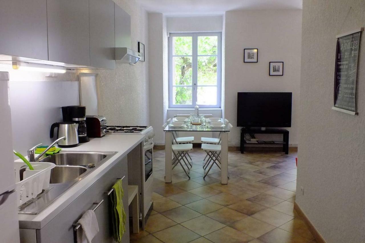 Appartements Coeur De Village Сен-Жан-дю-Брюэль Экстерьер фото